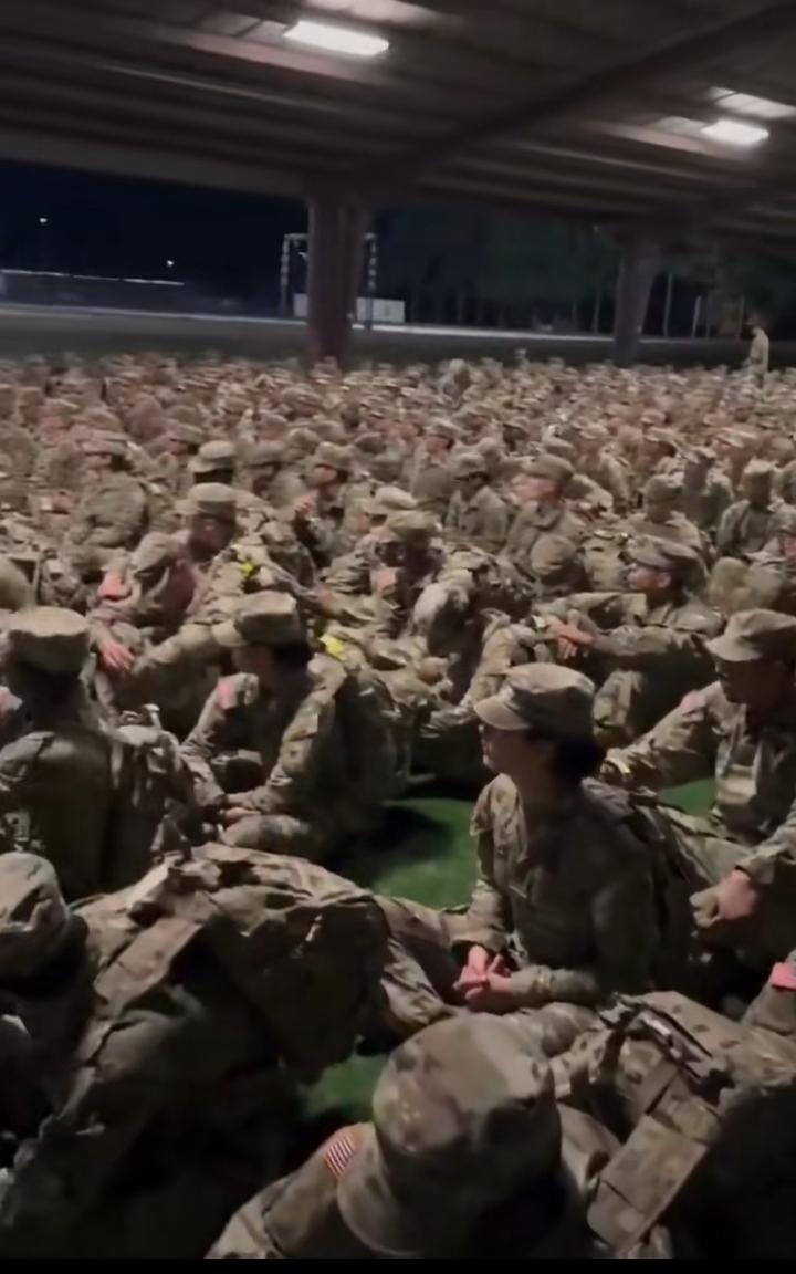 ​伊朗革命卫队看到这一切，可能心里要崩溃了，估计美军可能不会发生战争，但是这一切