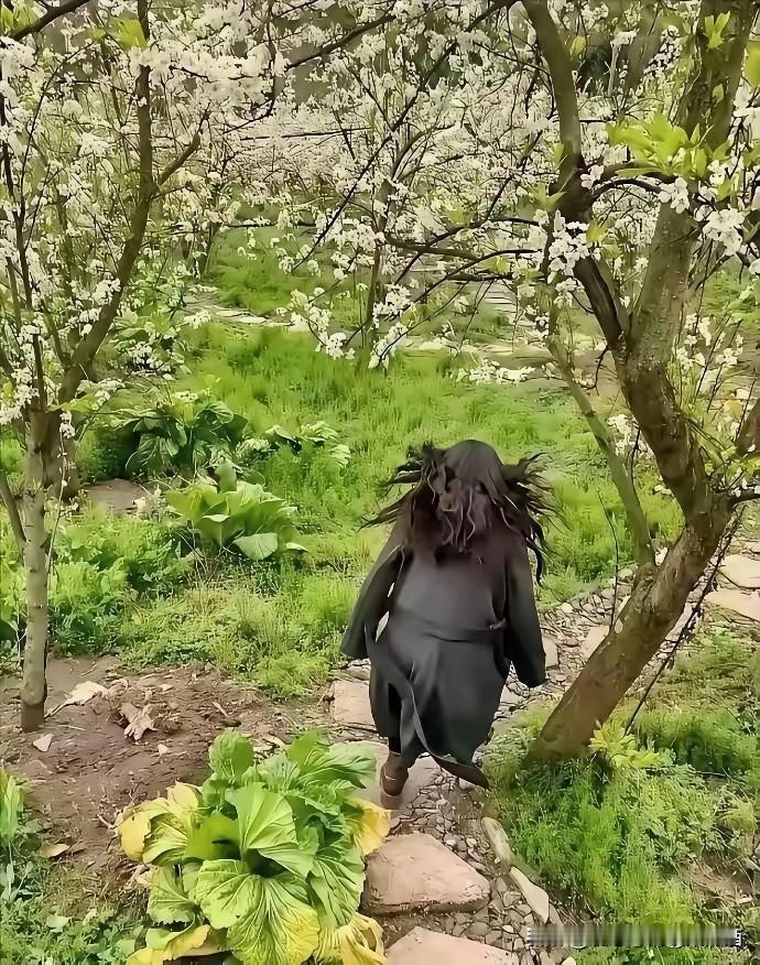 周末爬山，给老婆拍的照片