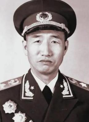 徐向前晚年和叶剑英开玩笑，广州起义那会儿，我比你强点，我还抓了二把银元，叶帅笑着
