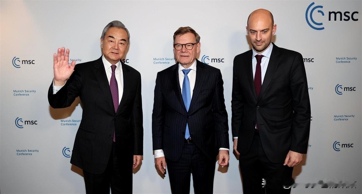 法国和德国终于开窍了，终于与中国开三方会晤来。也许，这就是时代变了，这个世界真的