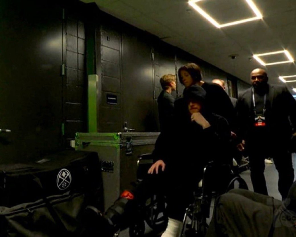 Shams迪文琴佐被诊断出右跟腱撕裂🙏爱德华兹即将对他的受伤左膝进行检查他