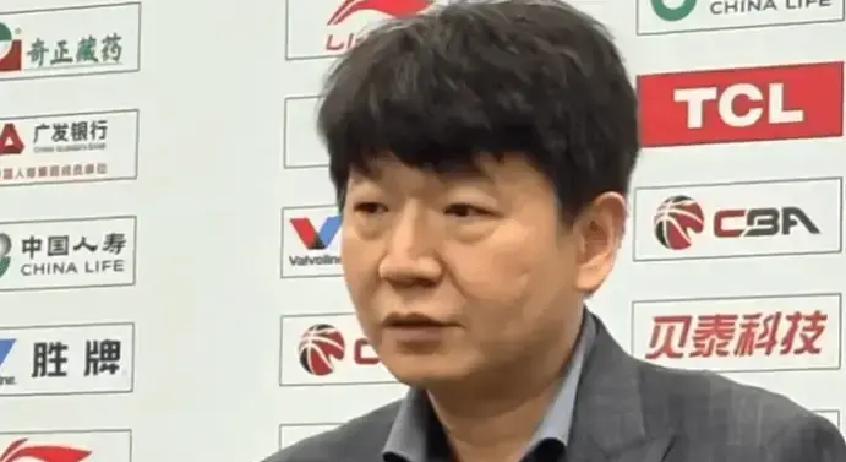 邱彪赛后猛夸徐杰，其实在救高诗岩。你只看到山东输球，他表扬对手后卫。你没看