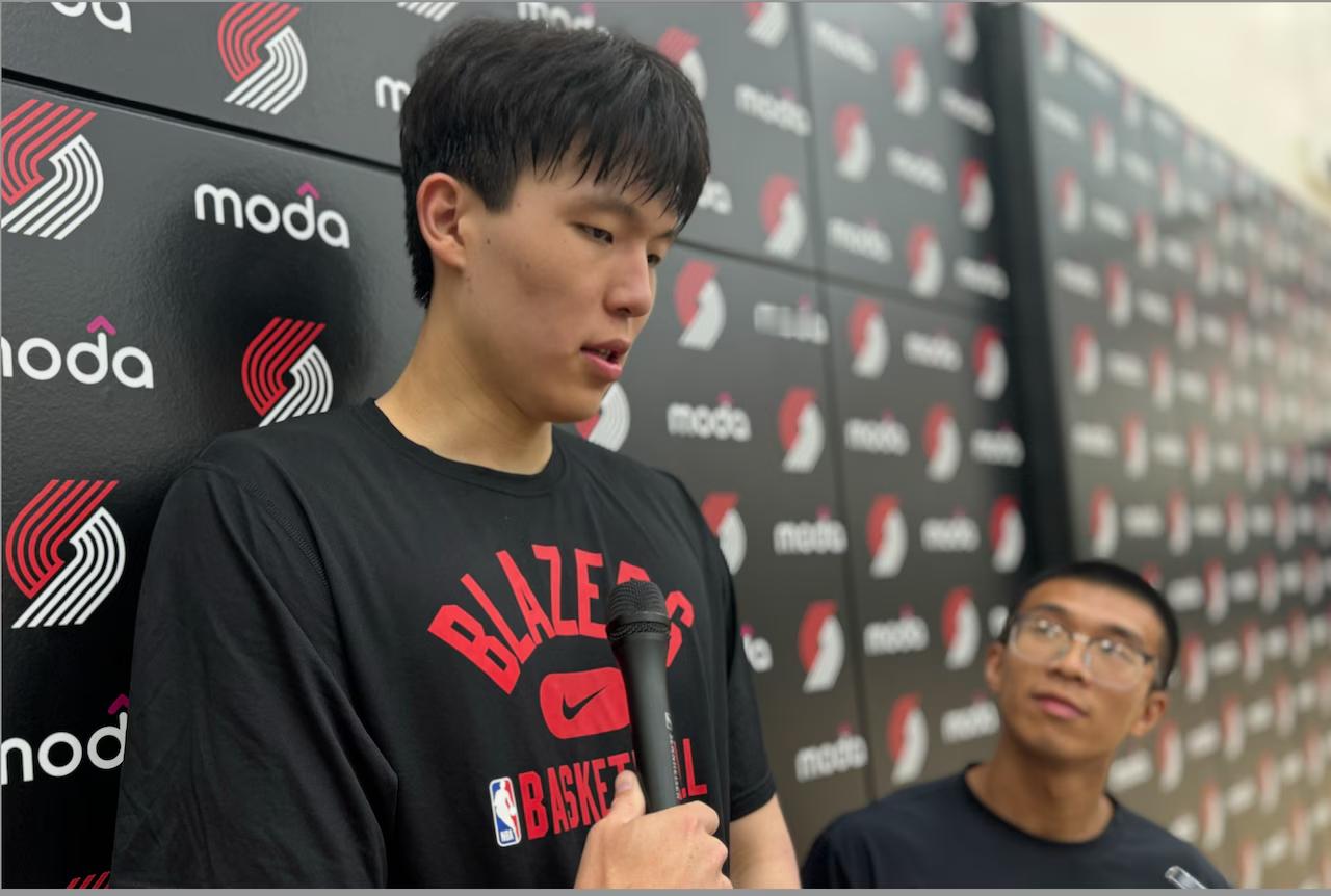 杨瀚森翻译进教练组是误传杨瀚森英语水平提升很快所以是谁说他进了教练组了？消息是