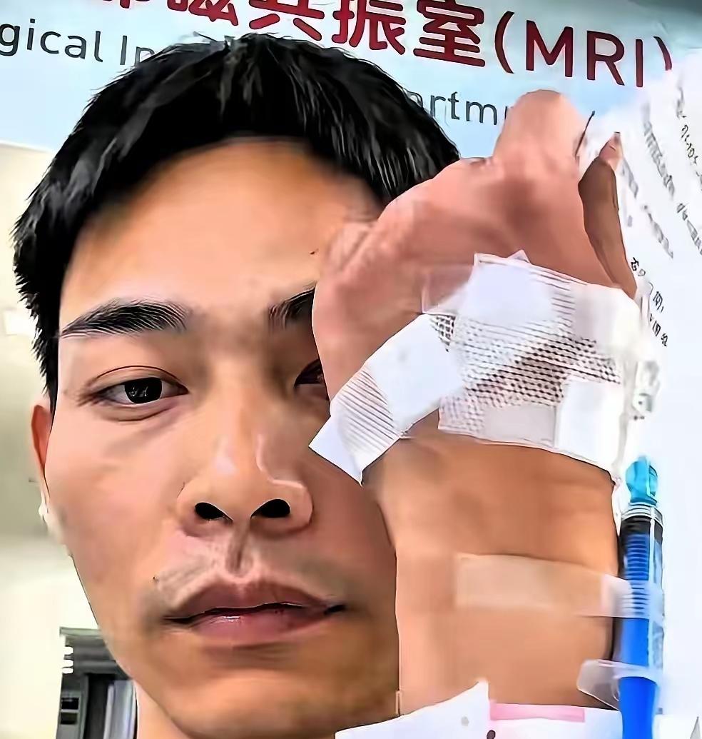 太揪心了！好人会有好报的，广东佛山，一家肠粉店大白天店门紧闭，路过的一位男子却闻