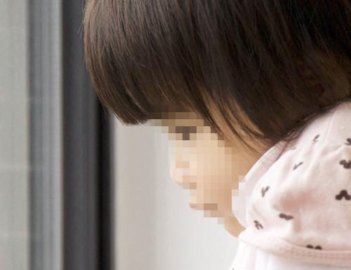 3岁女儿多汗, 送医检查出佝偻病, 医生说: 你女儿又不是白雪公主