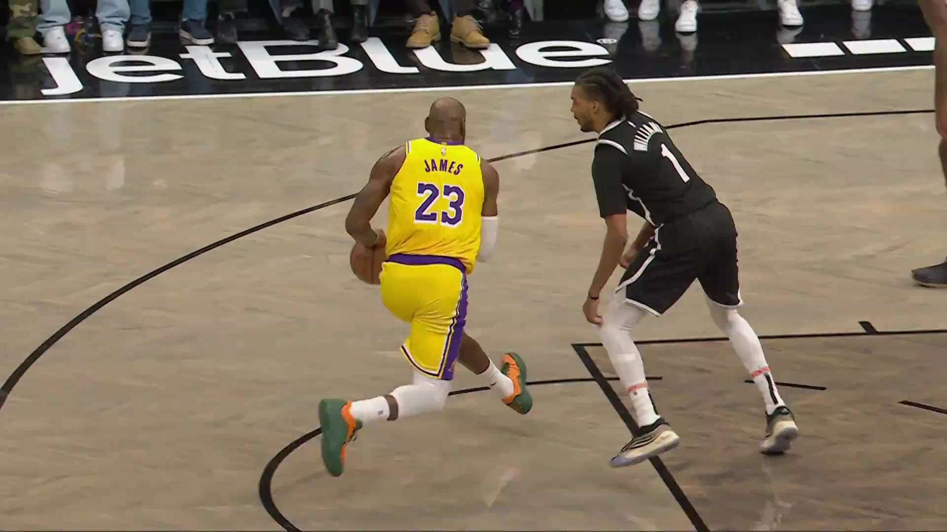 詹姆斯强势砍25+7统治全场！湖人对阵篮网赛况解析