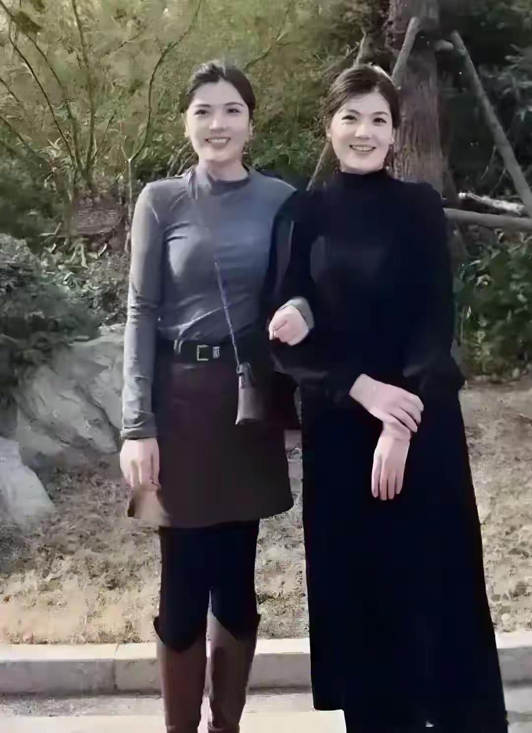 这么漂亮的美女15万的彩礼的话，你愿意娶哪位？我就娶左边这位美女，看着就柔和。女