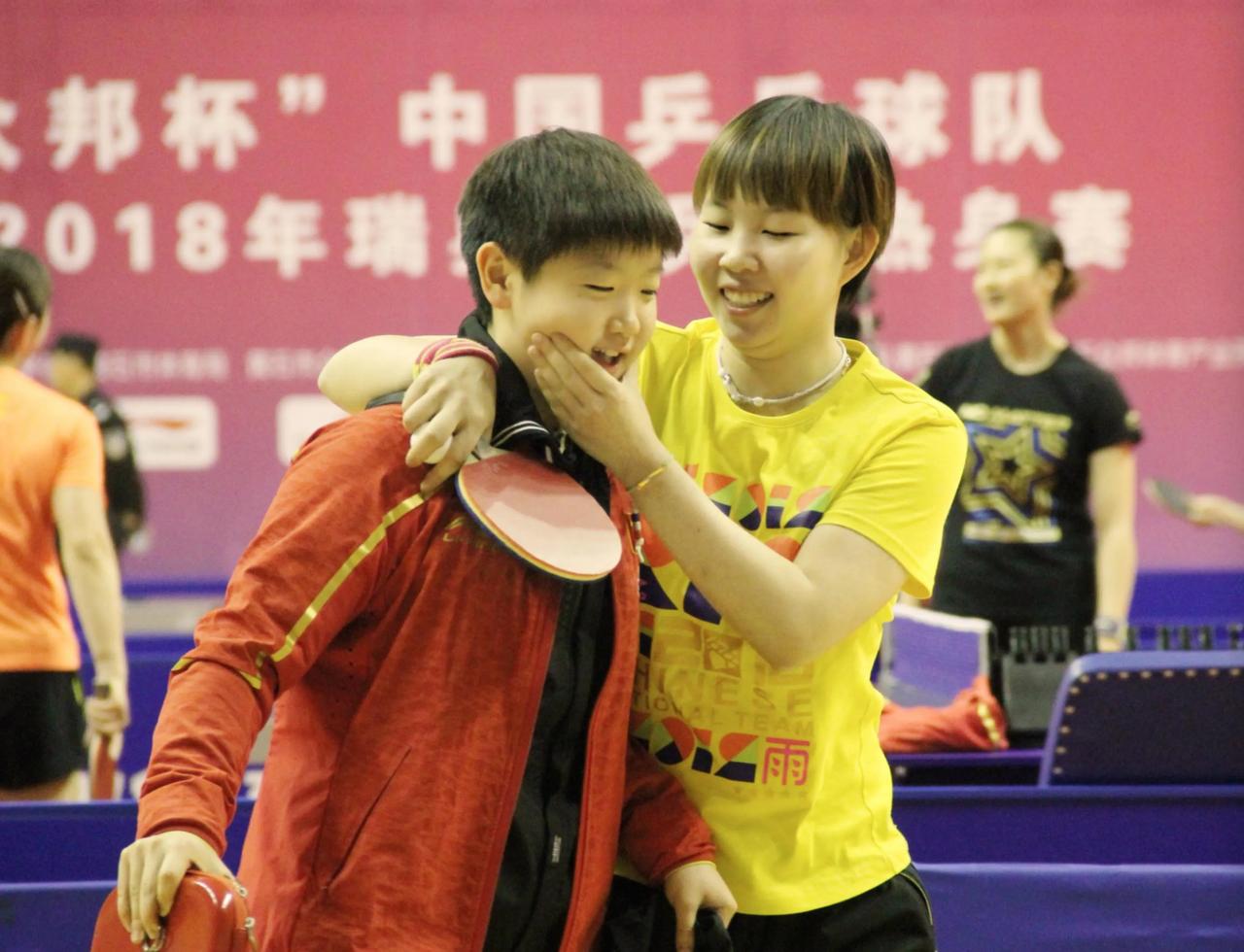 听朱雨玲的采访，就知道她情商有多高，表达多么有逻辑！记者问她：“你和孙颖莎都是邱