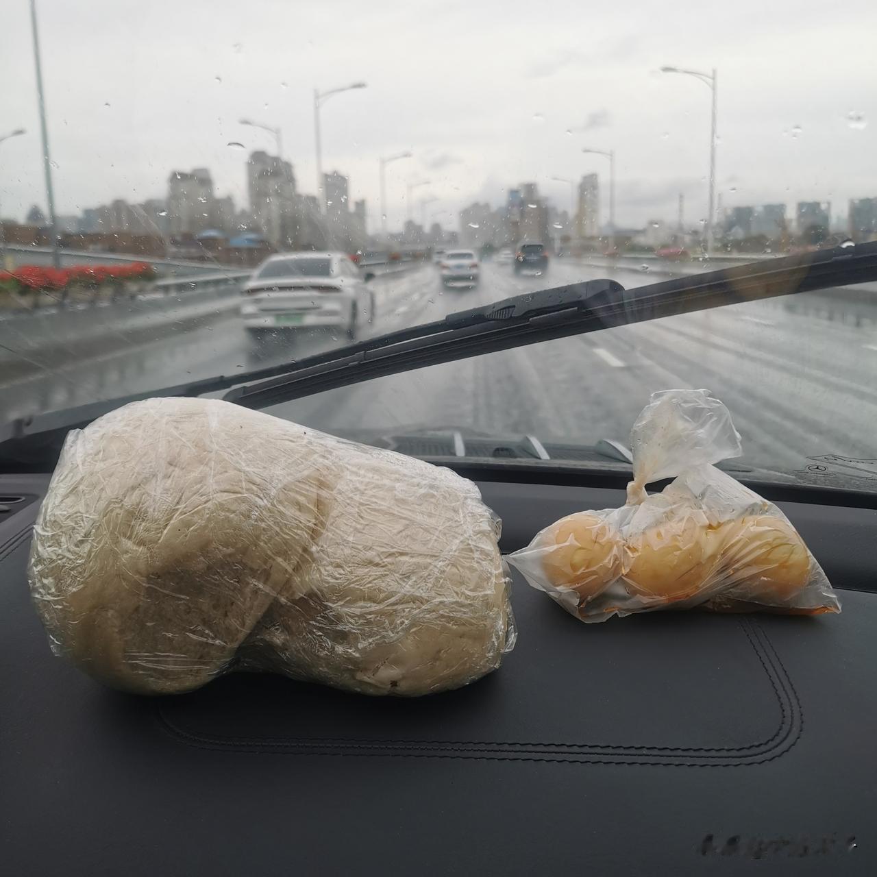 93岁老人啃着老面馒头不用吃菜了！三次醒发、三次揉面的老面馒头，好吃就是费事