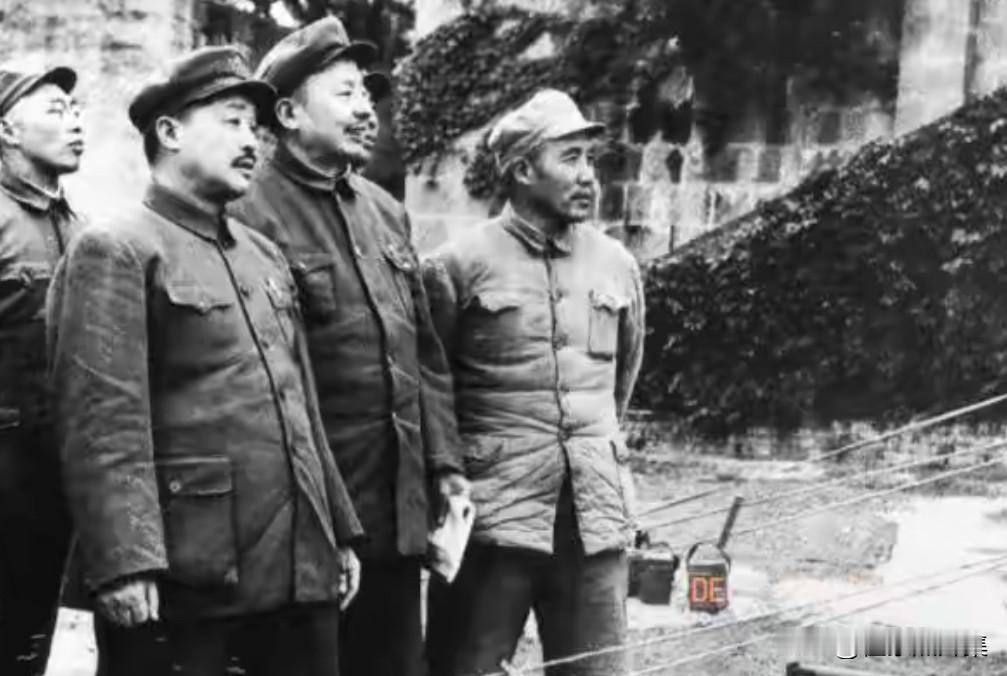 1950年，西南军区司令员贺龙，西南军政委员会副主席王维舟，西南军区副司令员兼参