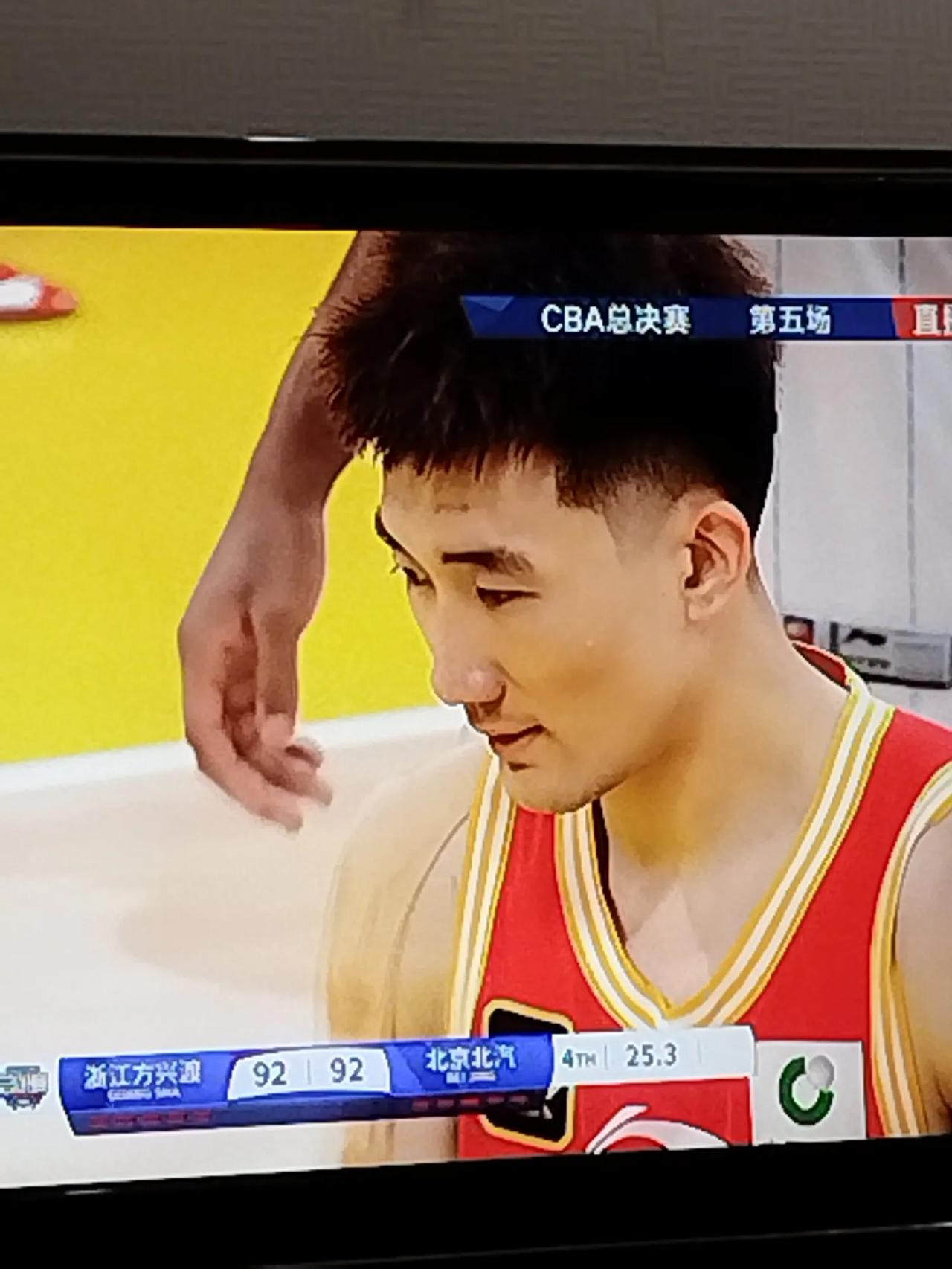 G5比赛，王博输在哪儿？输在体力上，输在王博的八人轮换上。特别是到了最后第4节