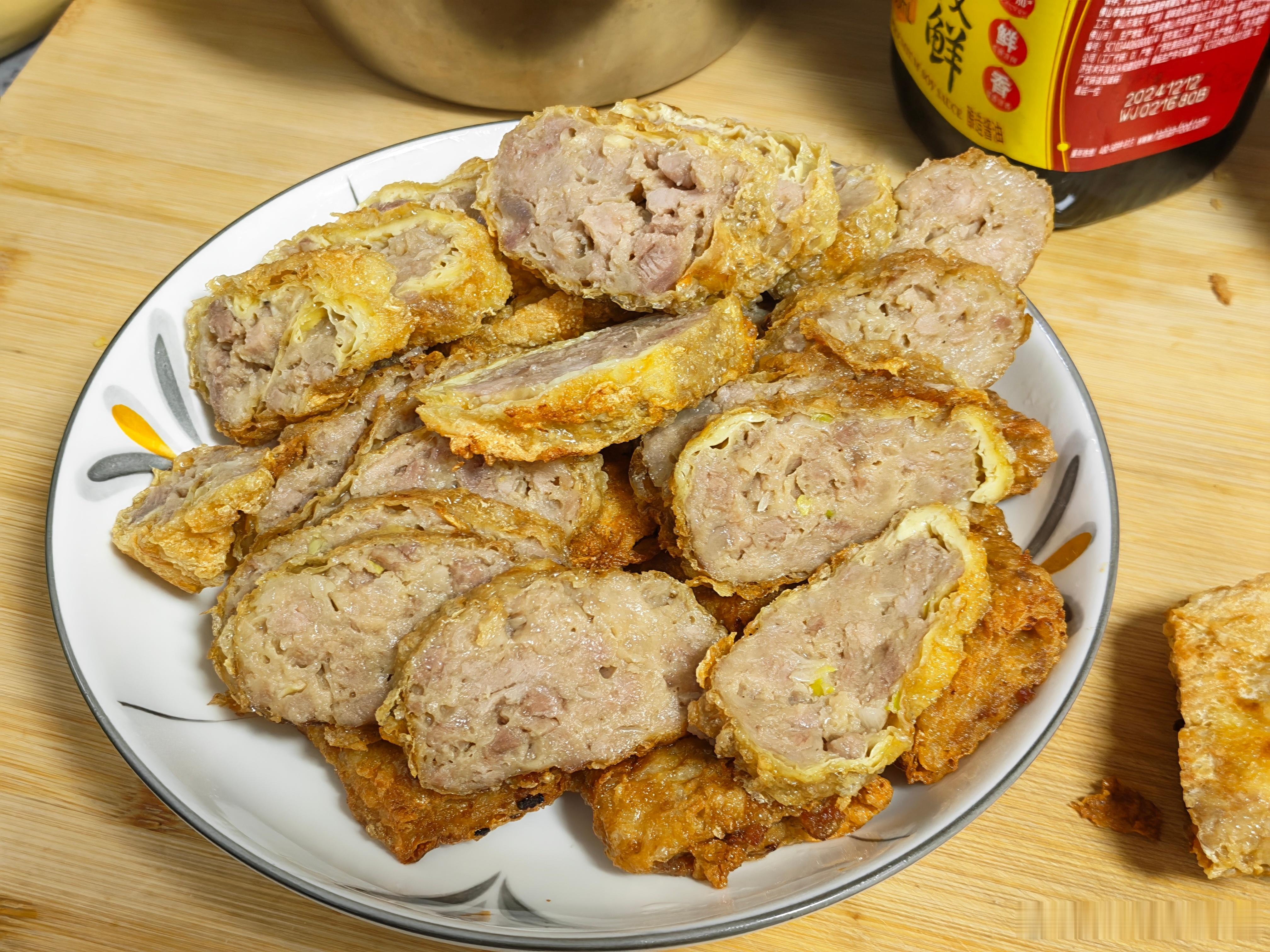 我妈做的肉卷，还挺好吃！