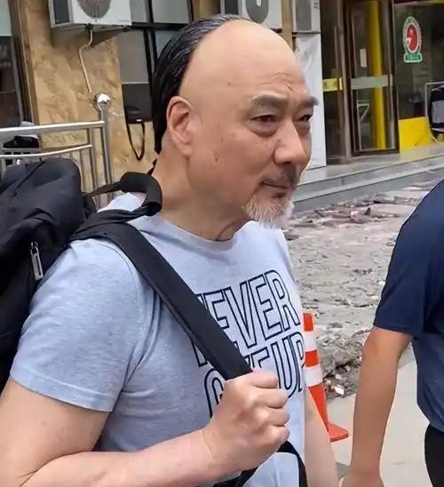 1992年筹拍《武状元苏乞儿》时，剧组遇到一个让所有人头疼的选角问题，反派赵无极