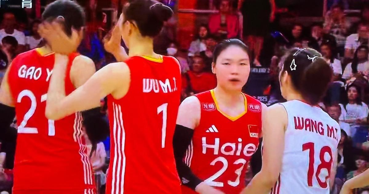 女排输球可能不是战术的锅！惠若琪解说时点出一句实话：现在队里有些人，连国