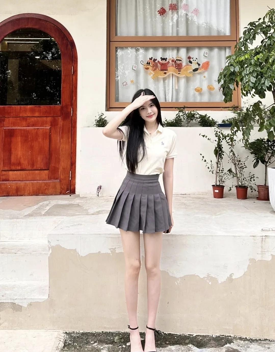 站在满是生活气息的小院前，以青春的姿态，和温柔的日常撞个满怀。