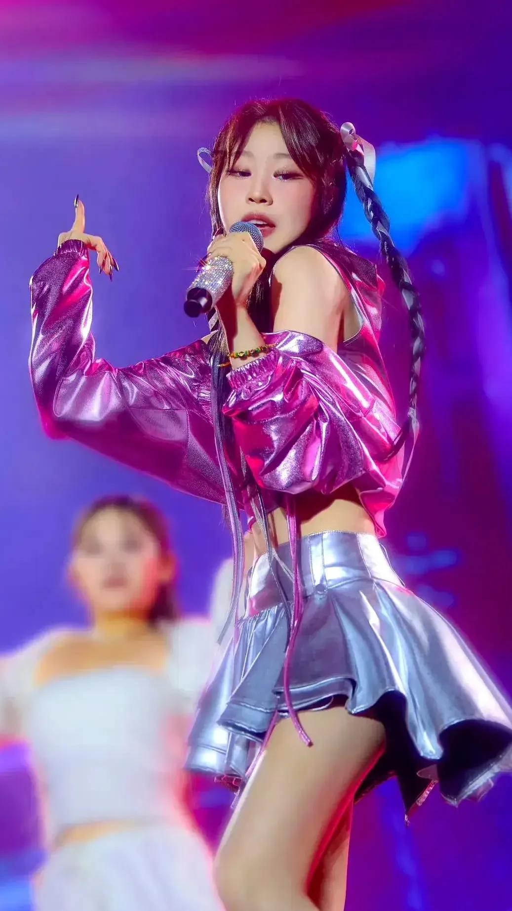 小沈阳女儿沈佳润在韩国solo出道，被夸赞是高级脸。 要说小沈阳女儿小时候上