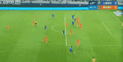 这样的三连扑，能够做到的守门员真不多青岛海牛守门员穆鹏飞，是一员老将，已经3