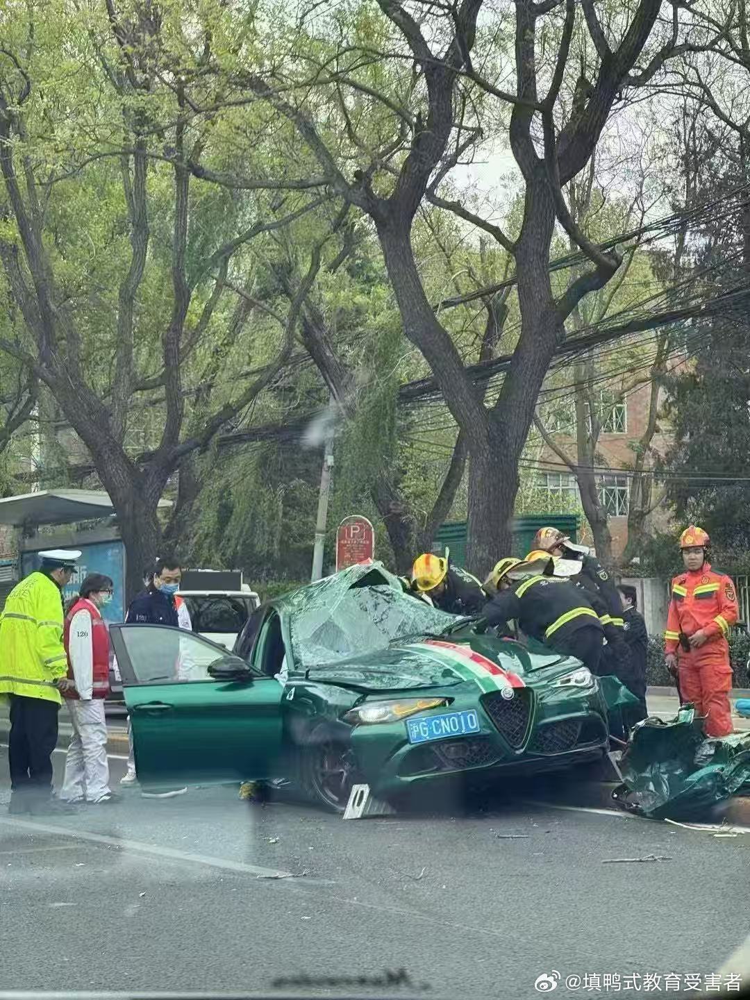 这阿尔法·罗密欧车里的人情况还好吗……[晕][晕