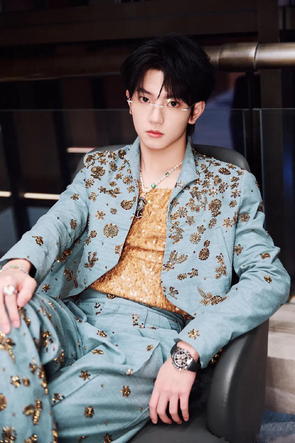 穆祉丞也戴上劳力士了