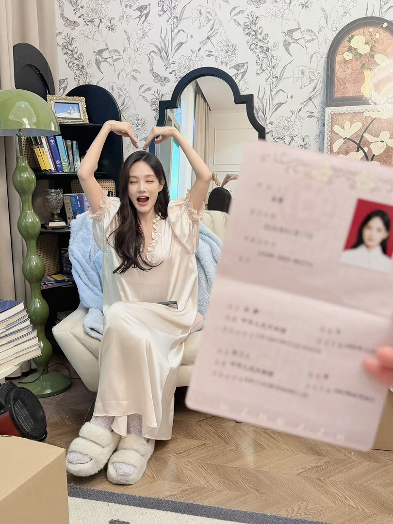 爱上李一桐轻而易举围观下啦，爱上李一桐轻而易举，谁说不是呢！[比心][比心]​​​