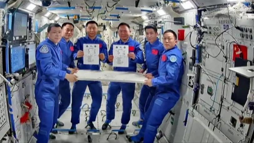 神舟二十飞船遭撞击，罪魁祸首是谁？航天员如何平安回地球？ 神舟二十号飞船回家