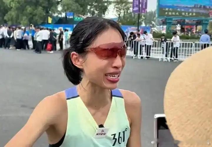 医院回应最快女护士张水华被处分最快女护士已影响科室正常排班我有点想不明白，为什