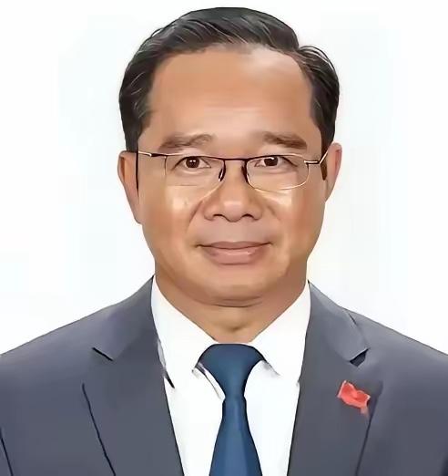 越南国立大学阮文泰一句直言，直接炸了学术论坛现场：“我对中国有意见，但黄种人里，