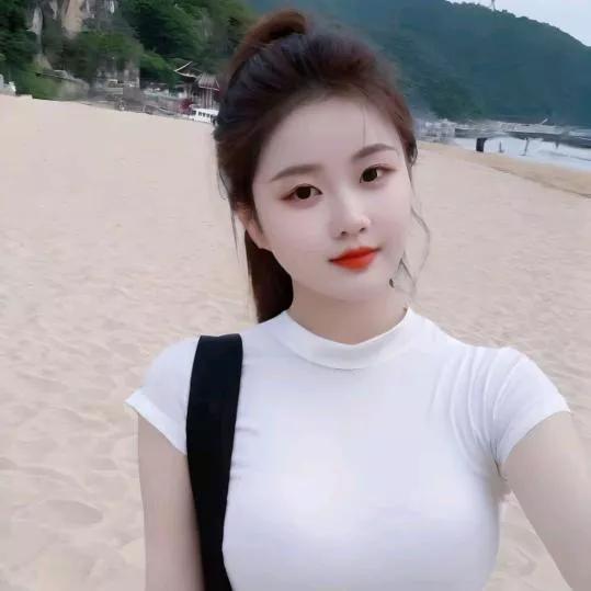 阳光沙滩，少女元气满满！海边活力少女海边度假少女美女沙滩风景美女沙滩度假图