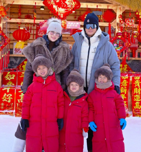 胡杏儿的评价里暴露了雪乡被骂后的真实现状香港演员胡杏儿一家五口来到了雪乡游玩，