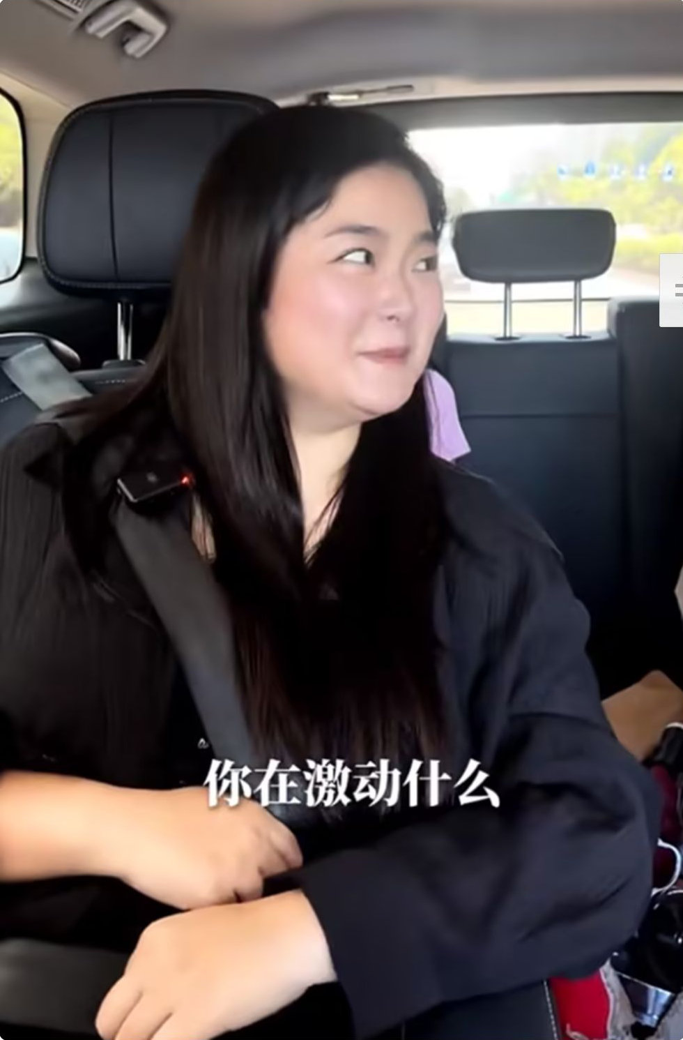 何洁前夫晒素人老婆，现任也是小圆脸一脸福相，被夸神似邓丽君