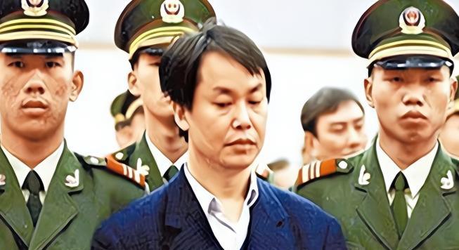 1996年，张子强绑架了李嘉诚的大儿子李泽钜，勒索20亿现金，李嘉诚却很淡定：“