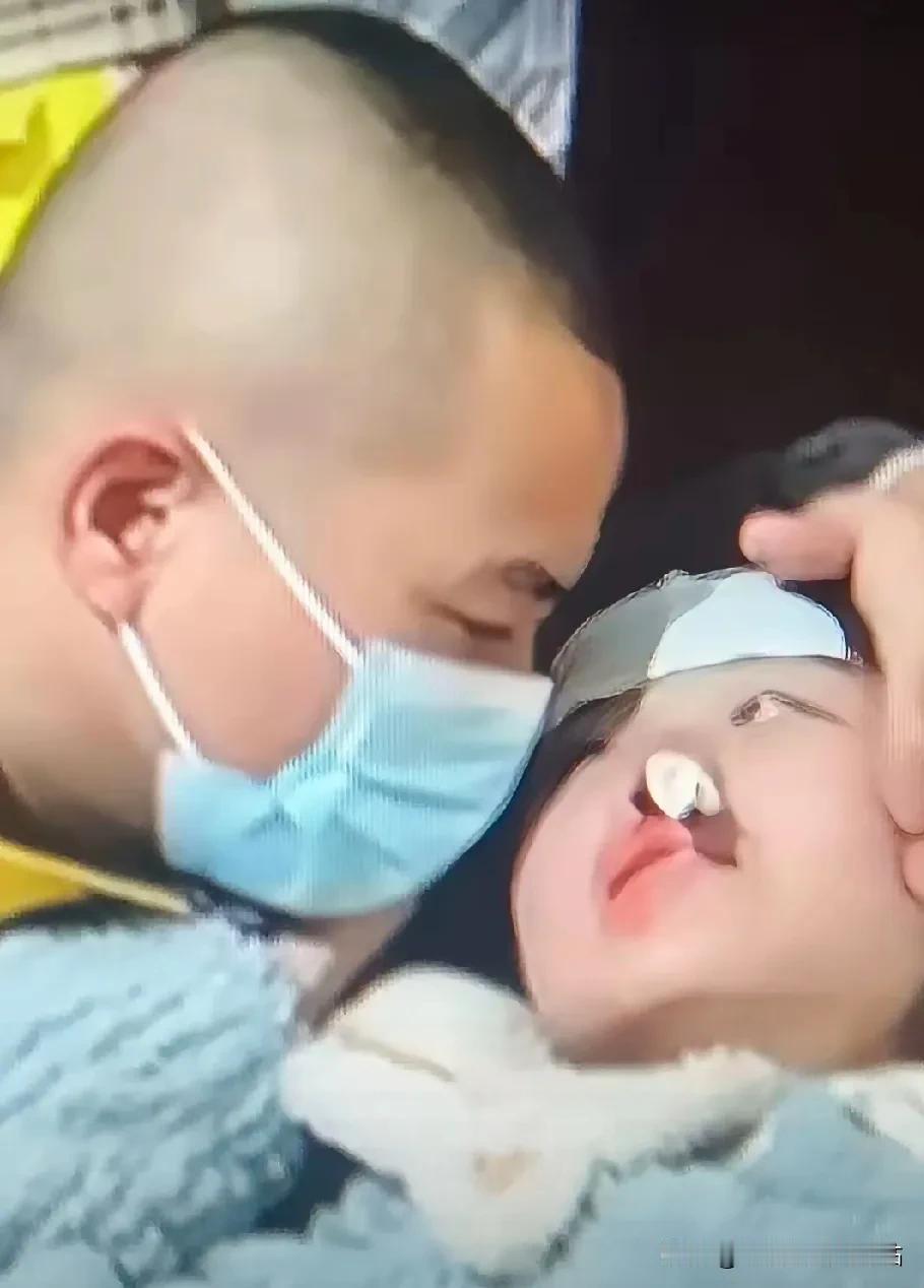 女儿的最后心愿女儿得了白血病晚期，她知道自己时日无多。有一天，她拉着爸爸的手