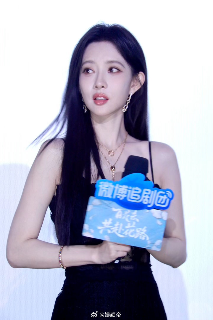 谁不想成为孟子义的狗狗看完这段片段彻底酸了，巧克力被孟子义全方位细心宠爱，假期自