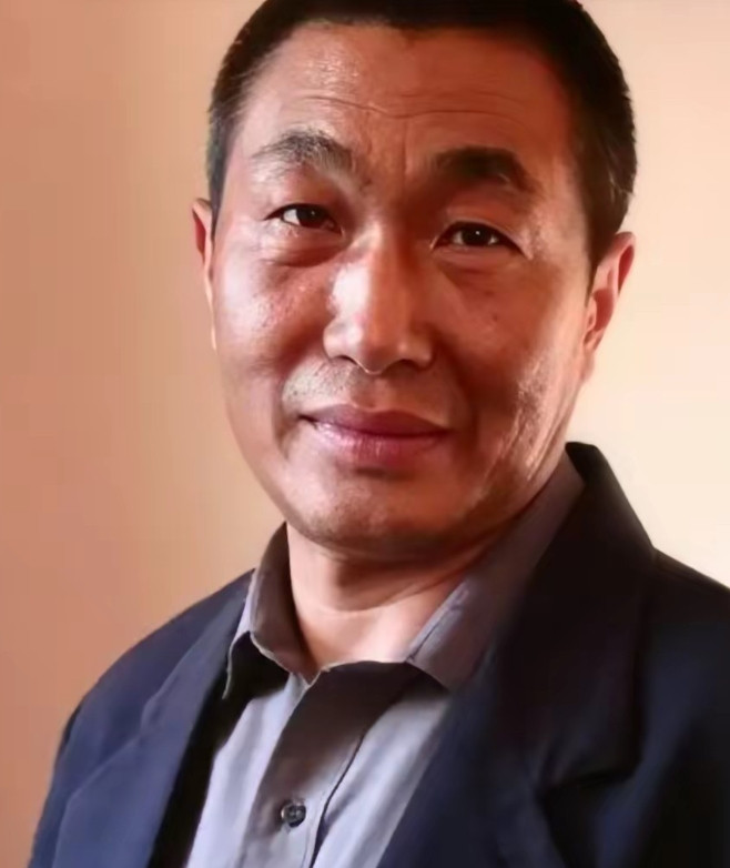 68岁一级演员杜源，去面试保安不是因为缺钱了，也不是因为闲不住，而是因为小