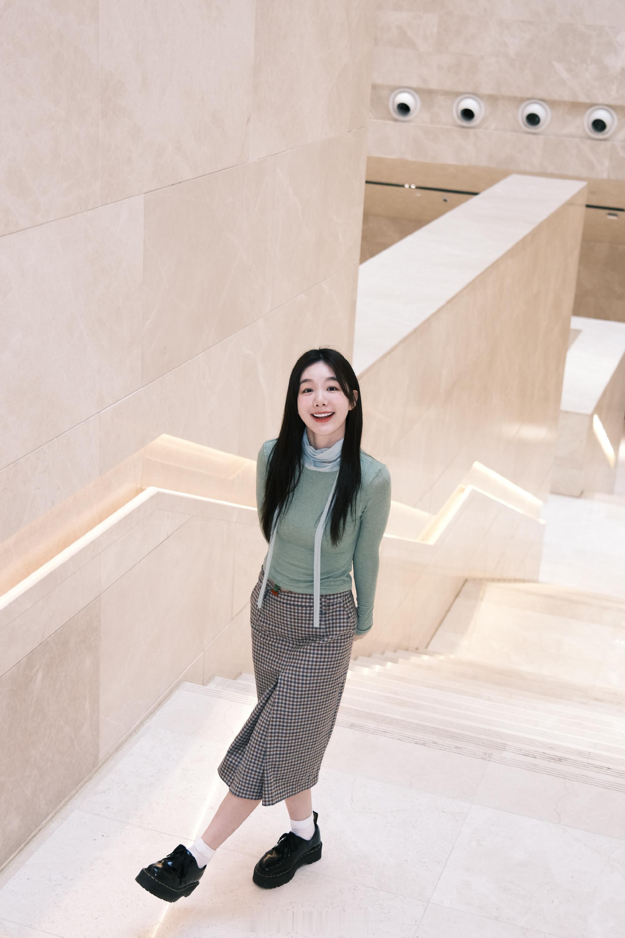 徐梦洁彩虹少女的穿搭色彩​​​