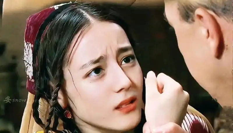 90花首部主演剧内娱90花的起点名场面来啦！杨紫《家有儿女》是国民童年记忆，迪丽