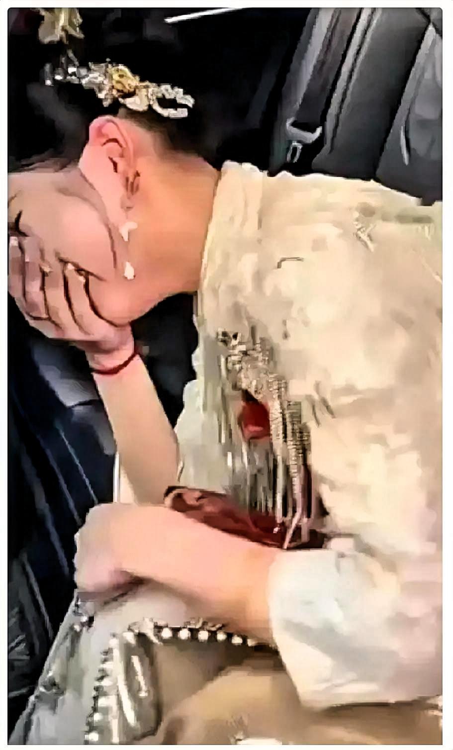 泪目！婚礼遇父丧，新郎的担当暖哭全网！在一座中部城市，一场本该热热闹闹的婚