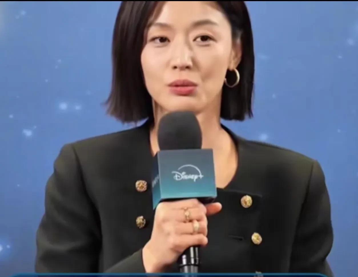 全智贤的新剧《暴风圈》的投资方是美国迪士尼公司，投资金额约合人民币3.5亿，一个