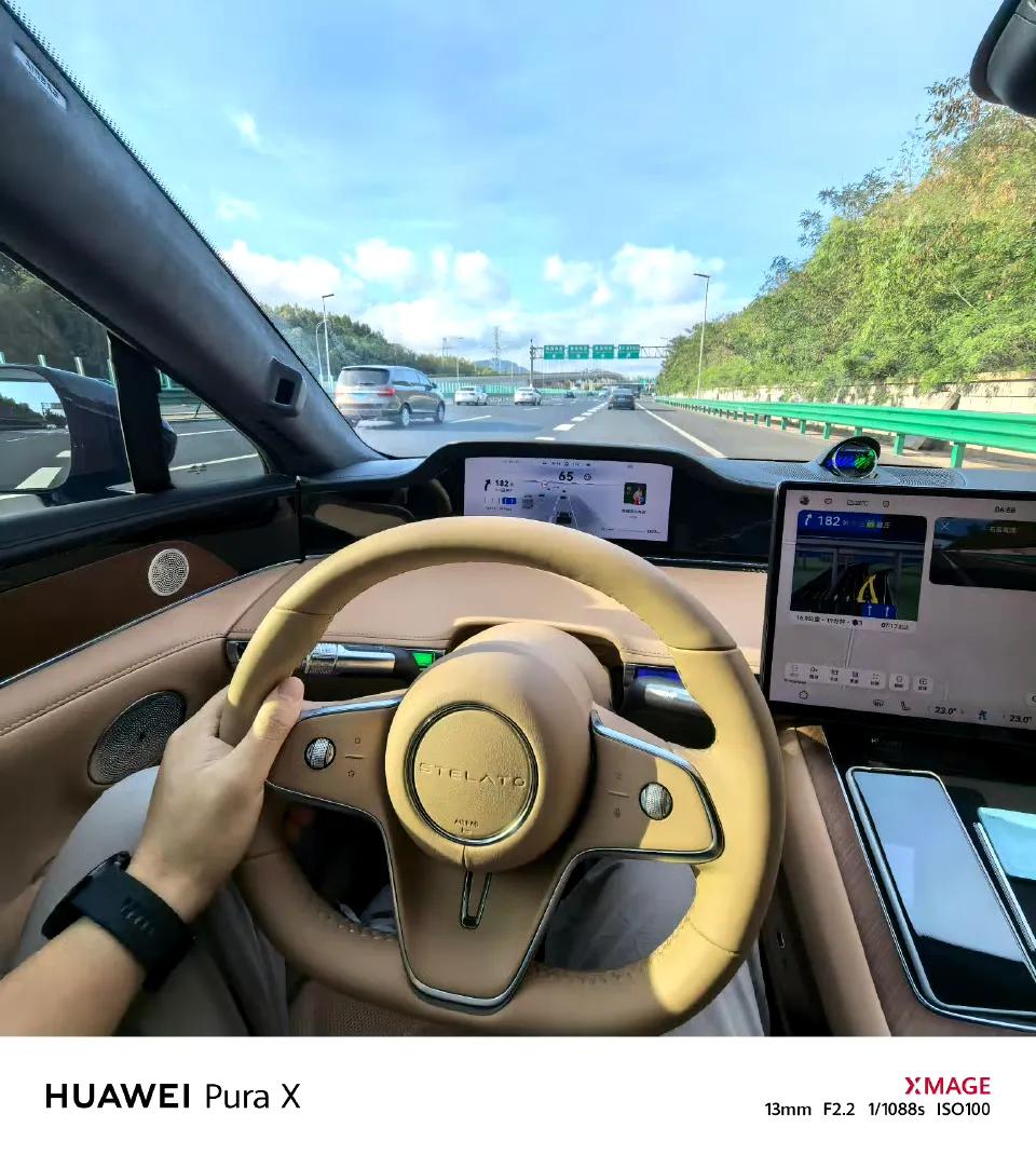 享界S9的后排才是牛马的梦想移动工位牛马就是牛马啊一大早开享界S9赶高铁