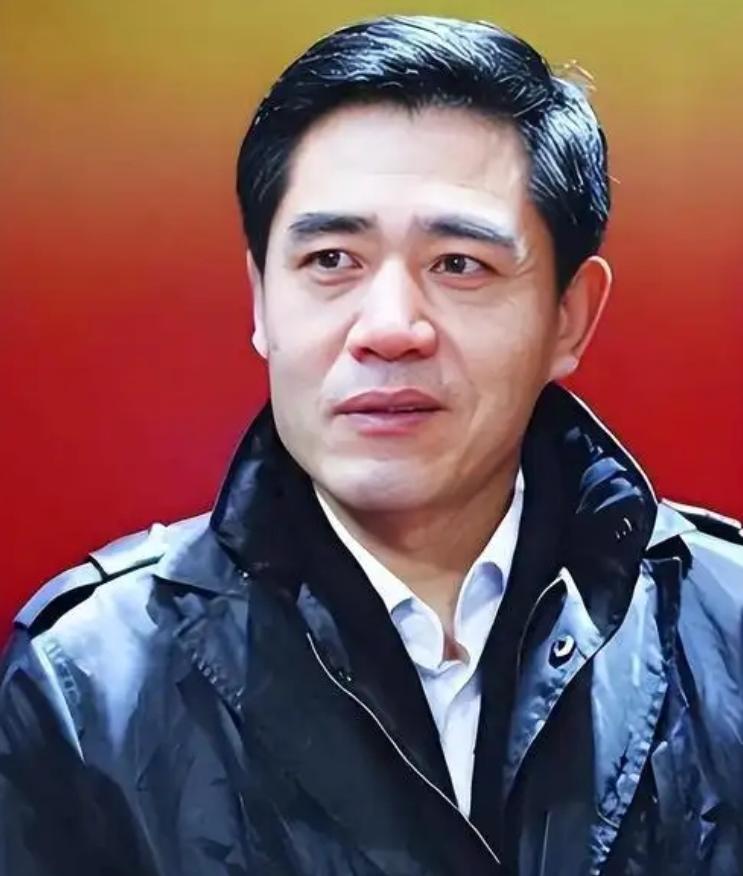 “你拍戏那么赚钱，能不能借我点钱花？”主持人半开玩笑的一句话，没成想炸出了一段让