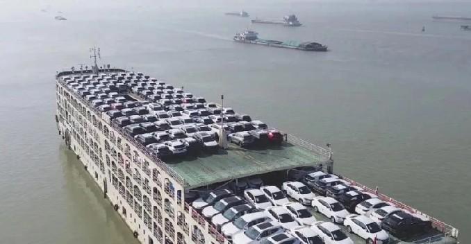 摩根士丹利那边，说2026年中国车市可能要“凉”了。听我一句劝，别被那个“预