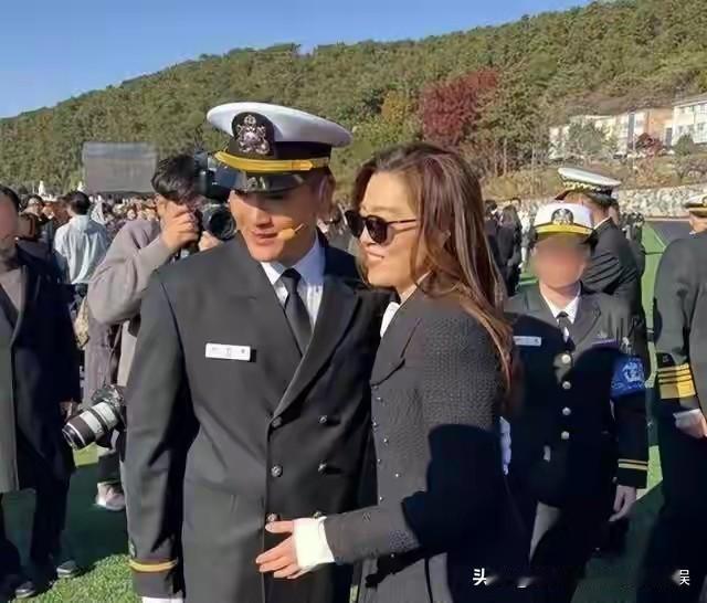 三星掌门人李在镕和前妻林世玲离婚16年后，终于再次同场出席活动！11月28日，