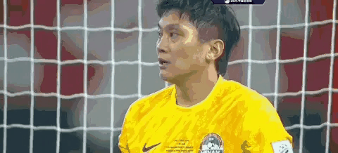 迈达纳干扰法比奥罚点球，裁判应该给黄牌。即使皮球位置没有放正，有主裁判和VAR提