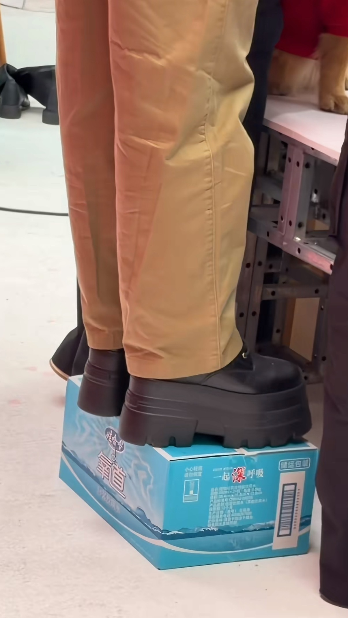 误入拍摄现场📸玩笑