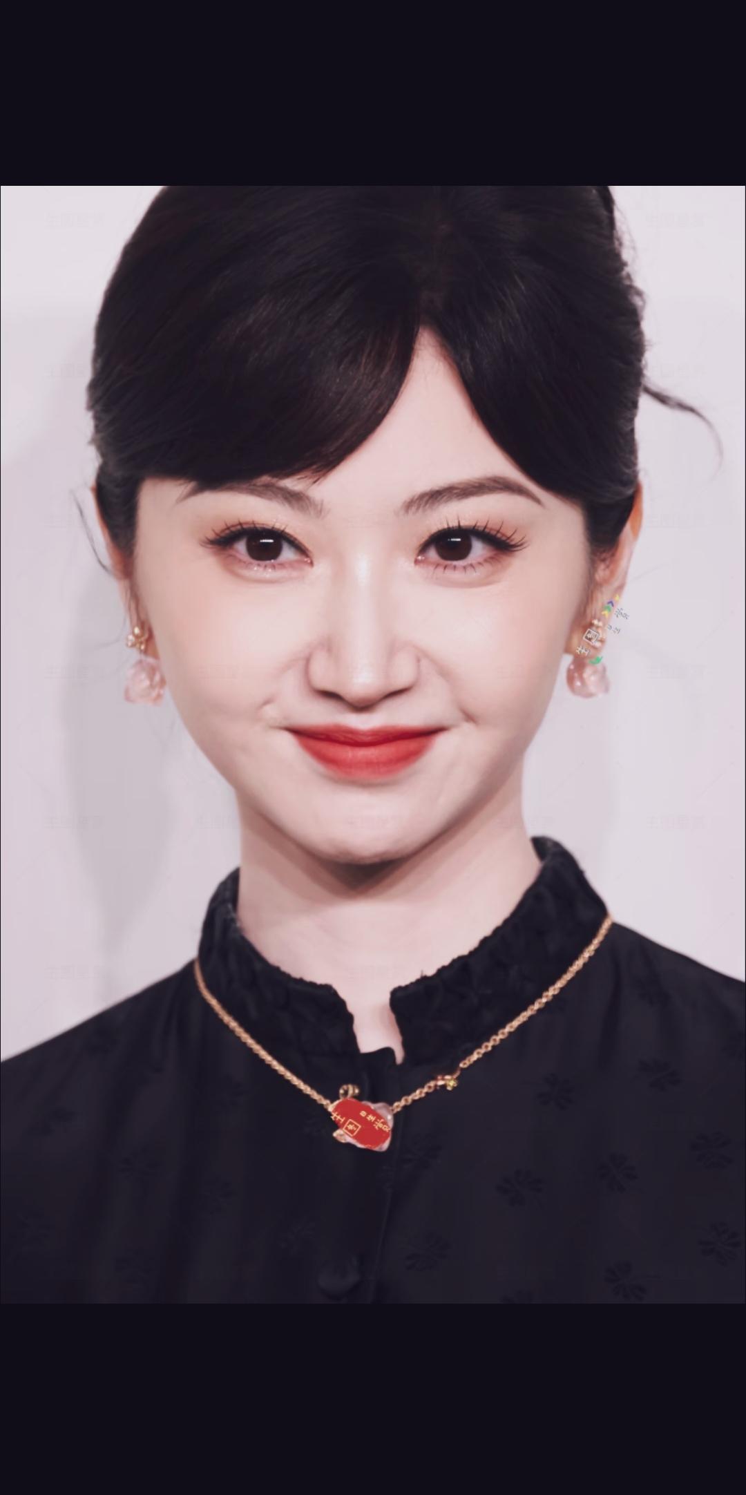 景甜也日渐显老。