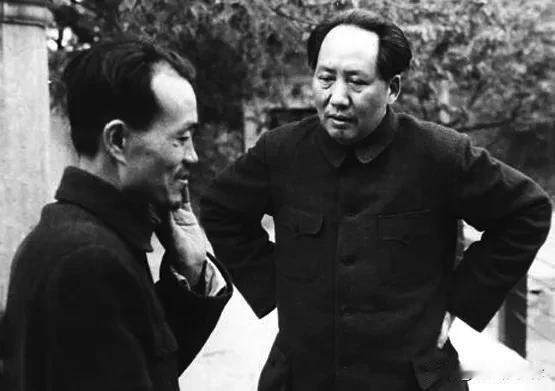 毛主席一向很重视胡乔木，为何当众严厉批评：你不过是个秘书！毛主席一向很重视