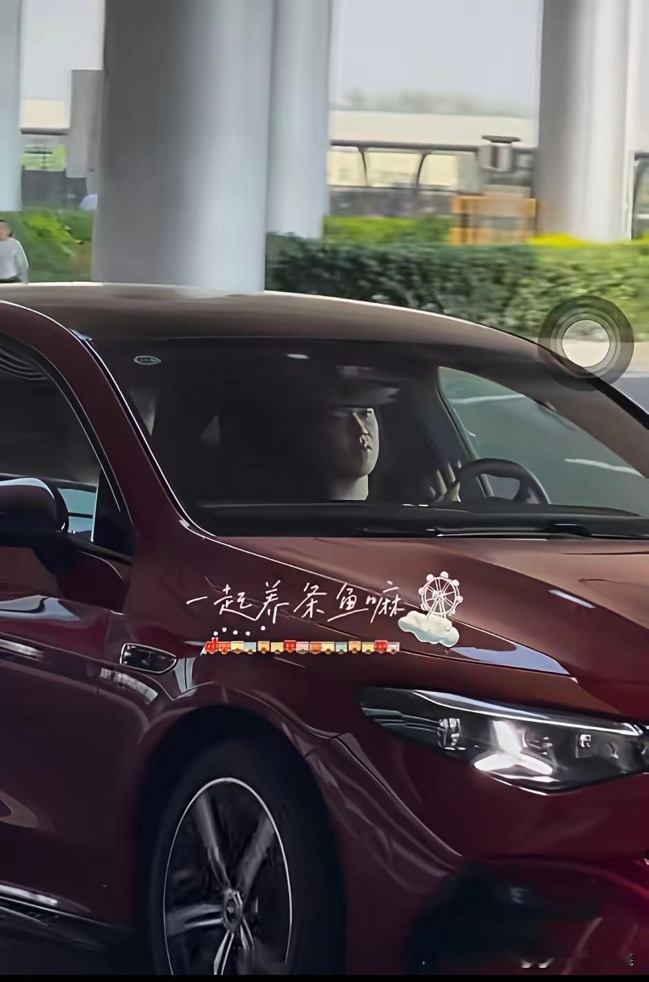 全网最羡慕的就是王CC，老板去打球，回来还得领导开车，他自己坐副驾！王楚钦的座