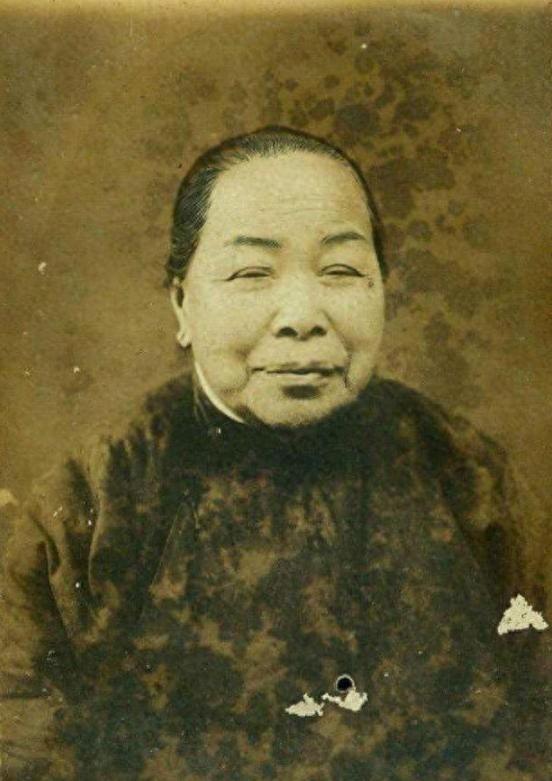 她是被蒋介石牵挂了一生的女人，1965年，周总理把她秘密送往台湾，蒋介石