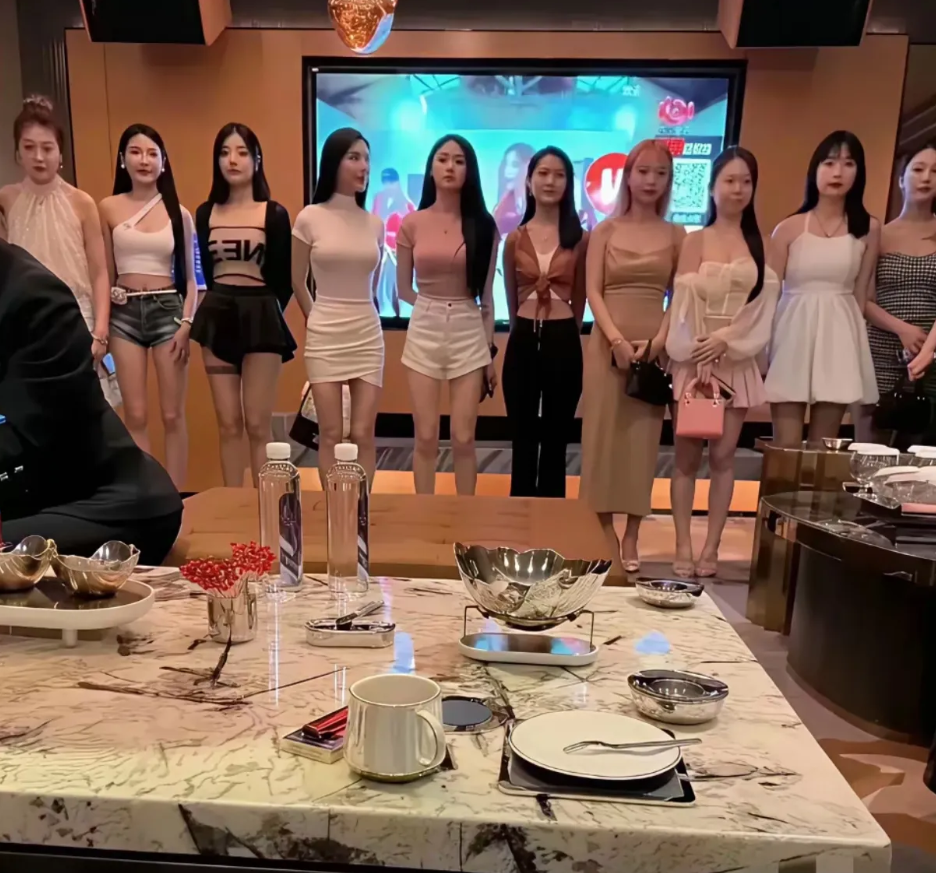 为什么越来越多的年轻女孩选择KTV或酒吧工作呢？