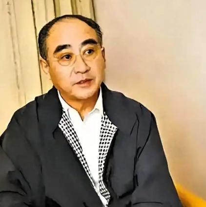 1980年，落魄庄则栋食堂打饭，没想到却被掌勺师傅当众质问，结局看哭无数人，感慨